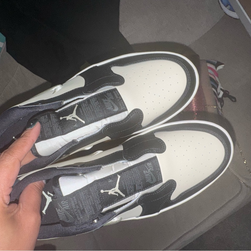 Nike Women's Black and White Athletic Shoes